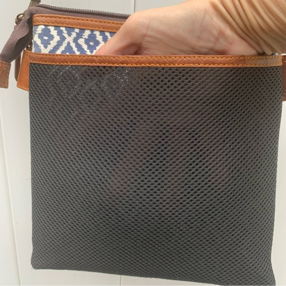 VAAN & CO. Nomad Athens Crossbody - Picture 8 of 16